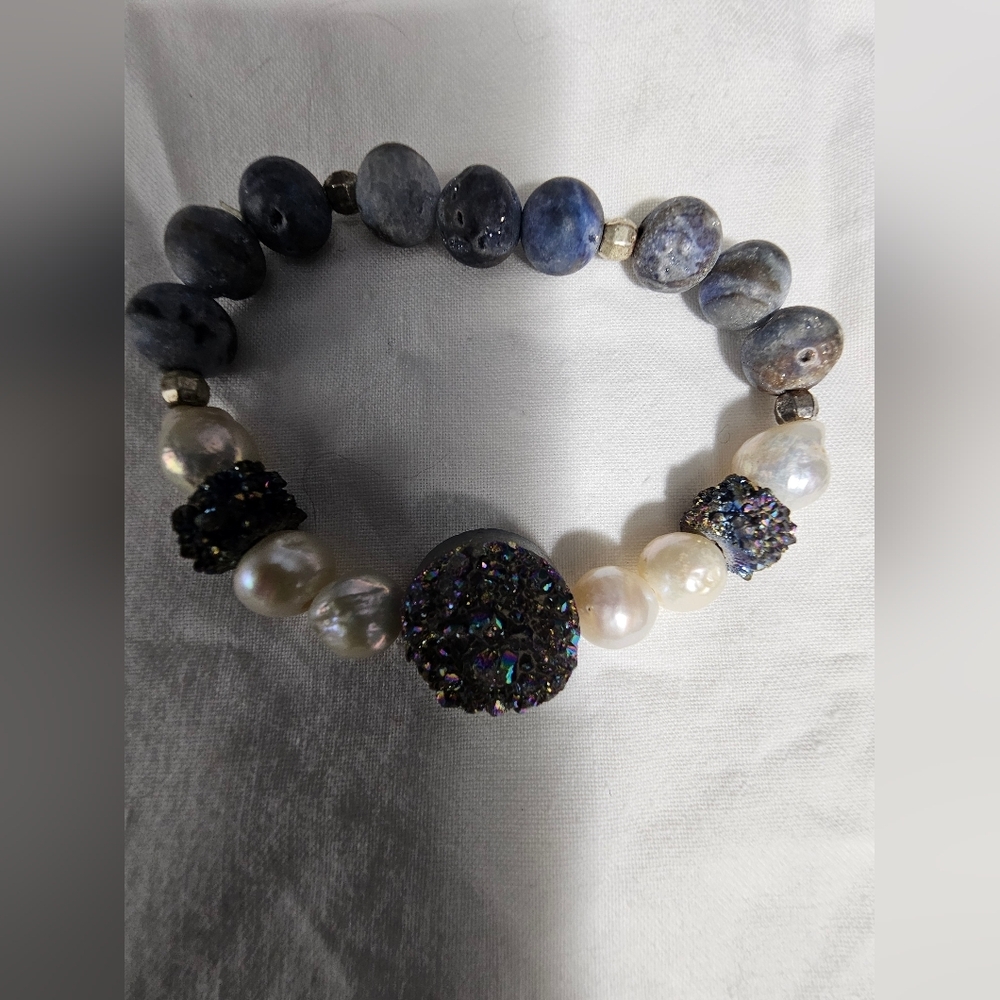 Elegant Blue and‎ Pearl Beaded Bracelet